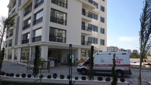 Mersin'de asansör boşluğuna düşen işçi hayatını kaybetti