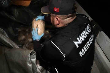 Mersin’de bir tırda 22 kilo 300 gram esrar ele geçirildi
