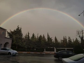 Mersin'de, fırtına ve yağmur sonrası gökkuşağı oluştu