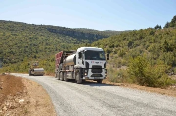 Mersin’de ilçelerdeki grup yolları asfaltlanıyor
