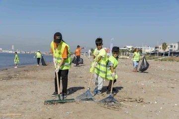 Mersin’de Karaduvar sahilinde temizlik çalışması yapıldı
