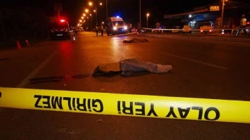 Mersin’de motosiklet kamyonun altında kaldı: 2 ölü, 1 ağır yaralı
