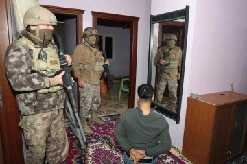 Mersin’de PKK destekçilerine operasyon: 4 gözaltı
