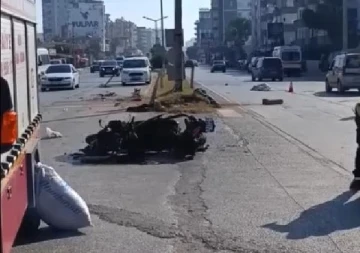 Mersin'de refüje çarpan motosikletteki 2 arkadaş öldü