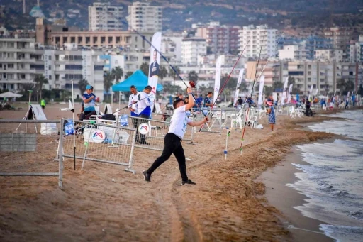 Mersin’de ’Uluslararası 7. Altın Kanca Surfcasting Turnuvası’ düzenlendi
