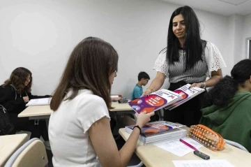 Mersin’de YKS ve LGS adaylarına ücretsiz kaynak kitap
