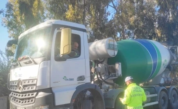 Mersin’de yük taşımacılığı yapan araçlar denetleniyor
