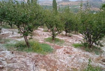 Mersin’de yüksek kesimlerde dolu etkili oldu
