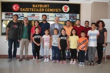 Mersin’den öğrenciler Bayburt’u gezip görmek için geldiler
