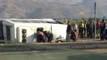 Mersin'de feci kaza! Okul servisi ile TIR çarpıştı: 9'u öğrenci 11 yaralı