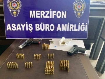 Merzifon’da polisten operasyon: 39 litre sahte içki, 5 tabanca ele geçirildi
