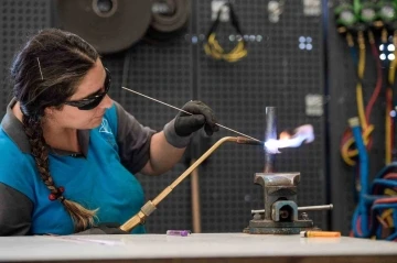 Meslek Fabrikası’ndan mezun olan kadın kaynakçılar işbaşı yaptı
