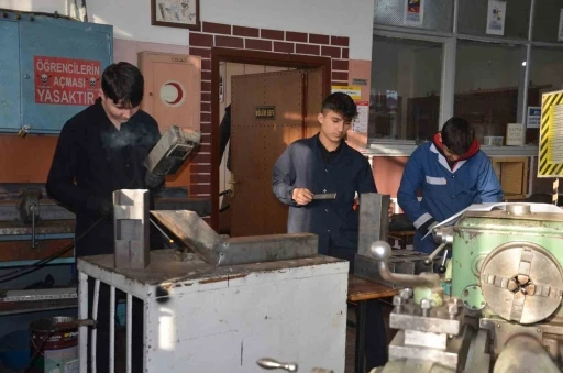 Meslek lisesi öğrencilerinden ‘pelet soba’ üretimi
