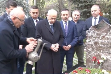 MHP Genel Başkanı Bahçeli, Alparslan Türkeş’in kabrini ziyaret etti