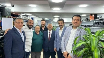 MHP İzmir İl Teşkilatı, bitpazarı esnafıyla kahvaltıda buluştu
