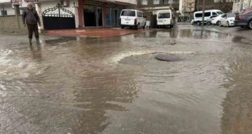 Midyat ve Nusaybin’de sel meydana geldi, evleri su bastı, yollar kapandı