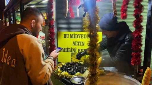 Midyenin içerisindeki altın, talihlisini buldu
