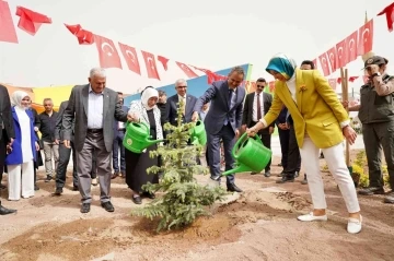 Milli Eğitim Bakanı Özer, ’kronik bir problem’ diyerek açıkladı: &quot;İngilizce yaz okulunu açıyoruz&quot;
