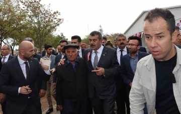 Milli Eğitim Bakanı Tekin, şehit ailesiyle bir araya geldi
