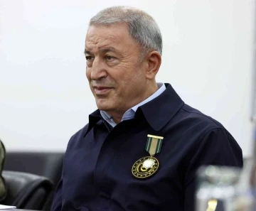 Milli Savunma Bakanı Akar’a Azerbaycan’dan madalya

