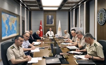 Milli Savunma Bakanı Hulusi Akar başkanlığında video telekonferans toplantısı düzenlendi
