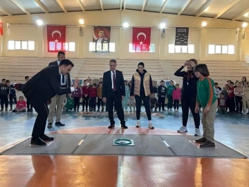 Milli spor tescilli Hemsball, Buharkent’te tanıtıldı
