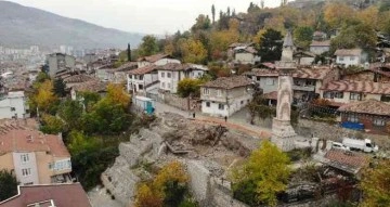 Minaresi öksüz kalan tarihi cami yeniden inşa ediliyor