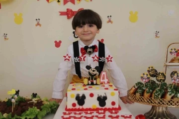 Minik Ayaz 4 yıl sonra ilk kez doğum gününü kutladı
