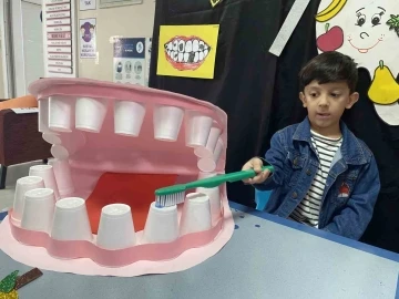 Minik öğrencilere ağız ve diş sağlığı eğitimi verildi
