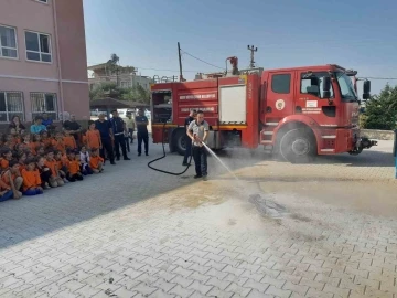 Minik öğrencilere itfaiye mesleği tanıtımı yapıldı
