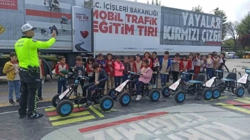 Minik öğrencilere trafik eğitimi
