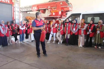 Misafir öğrenciler, Adıyaman’da itfaiyecilik hakkında bilgi aldı
