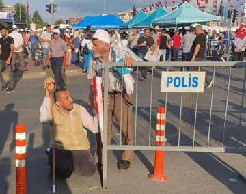 Miting alanındaki fotoğrafı çok konuşulmuştu, o engelli bireyi Başkan Ellibeş buldu
