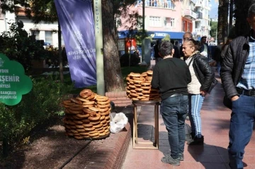 Mitingin kazananı simitçiler oldu
