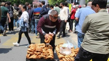 Mitingler simitçilerin yüzünü güldürdü