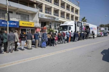 Mobil mutfak tırında tencereler depremzedeler için kaynıyor
