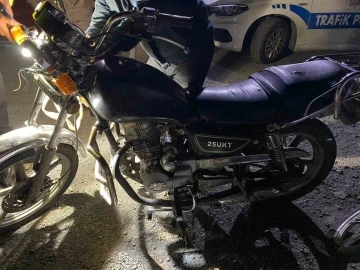 Motosiklet faresi polisten kaçamadı
