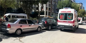 Motosiklete çarpan araç kaçarken, sürücü yaralandı
