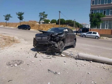 Motosikletle çarpışan Togg kullanılmaz hale geldi
