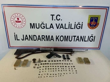 Muğla’da hazine avcısına jandarma baskını
