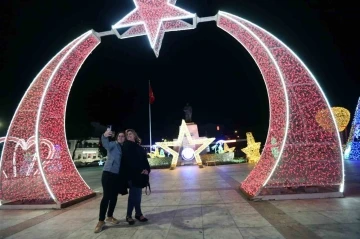 Muğla’da yeni yıl süslemelerine vatandaşlardan yoğun ilgi
