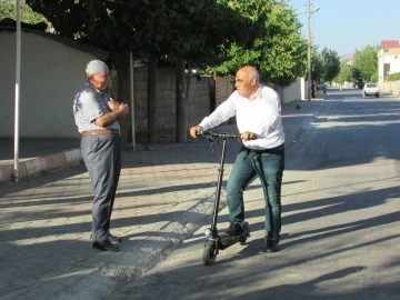 Muhtarın &quot;hizmet aracı&quot; elektrikli skuter