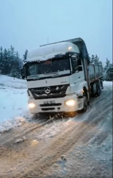 Murat Dağı Termal Kayak Merkezi’ne mevsimin ilk karı yağdı
