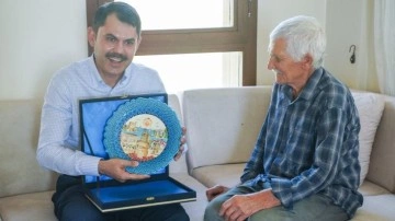 Murat Kurum, evi hasar gören 'Deniz Çifti'ni unutmadı