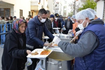 Muratpaşa'da mahalle sakinleri aynı sofrada buluştu