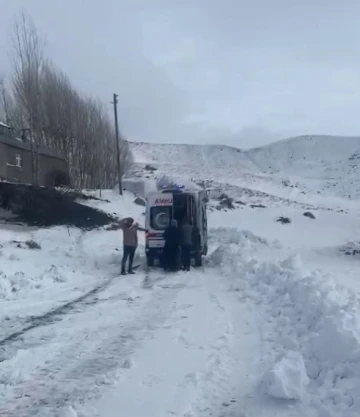 Muş’ta ekipler yolu kapanan köylerdeki hastalar için seferber oldu
