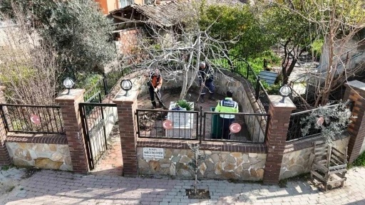 Nazilli Belediyesi’nden Ramazan öncesi türbelerde bakım ve temizlik çalışması
