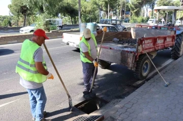 Nazilli’de karayolu güzergahı üzerinde mazgal temizliği yapıldı
