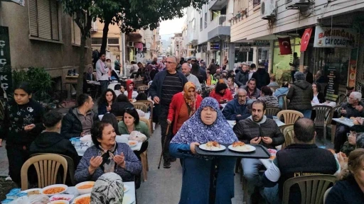 Nazilli’de Kuaförler Sokağı sakinleri iftarda buluştu
