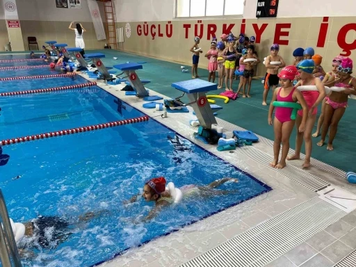 Nazilli’de minikler suyla buluşmaya devam ediyor
